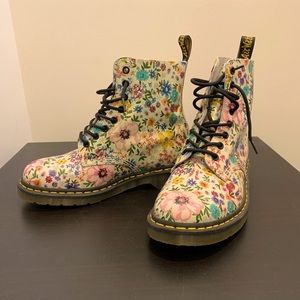 Floral Dr Martin’s.
